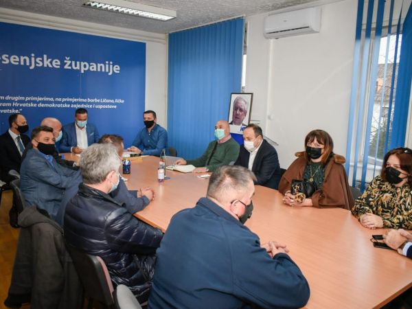 Održan radni sastanak proširenog predsjedništva HDZ-a Ličko-senjske županije