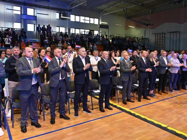 Pobjednička atmosfera u Novalji: Pobjednička atmosfera u Novalji: