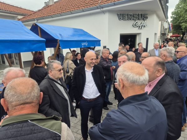 HDZ Otočca održao je druženje s građanima