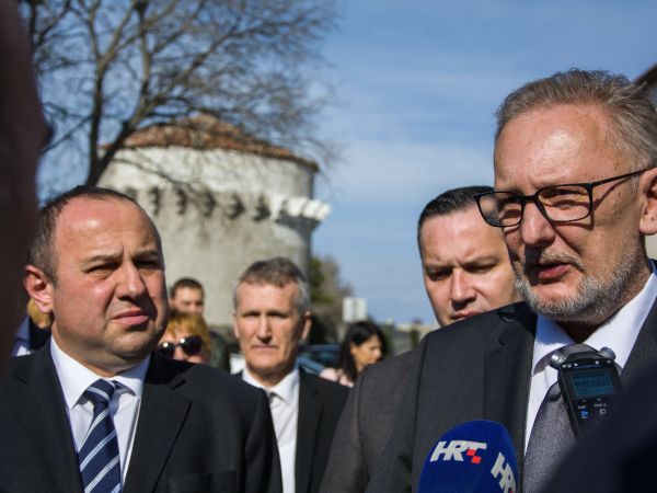 RADOVI VRIJEDNI OKO MILIJUN KN Ministar MUP-a Božinović obišao radove na policijskoj postaji u Senju