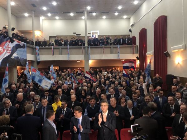 VELEBNI SKUP Predsjednik Plenković u Gospiću na predstavljanju liste HDZ-a i koalicije