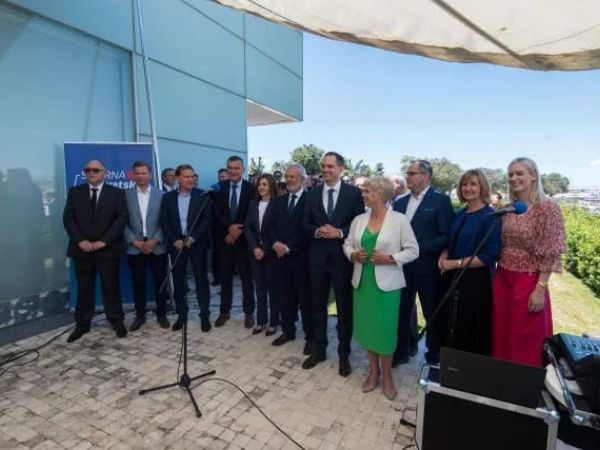 IZ ZADRA KREĆEMO U NOVU POBJEDU ZA SIGURNU HRVATSKU! IZ ZADRA KREĆEMO U NOVU POBJEDU ZA SIGURNU HRVATSKU!