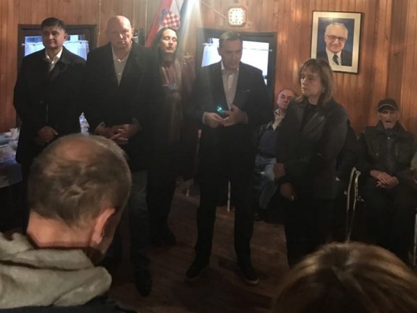 Marijan Kustić u Smiljanu poručio da je HDZ samo jedan i da glas za njih i partnere znači put u bolju budućnost
